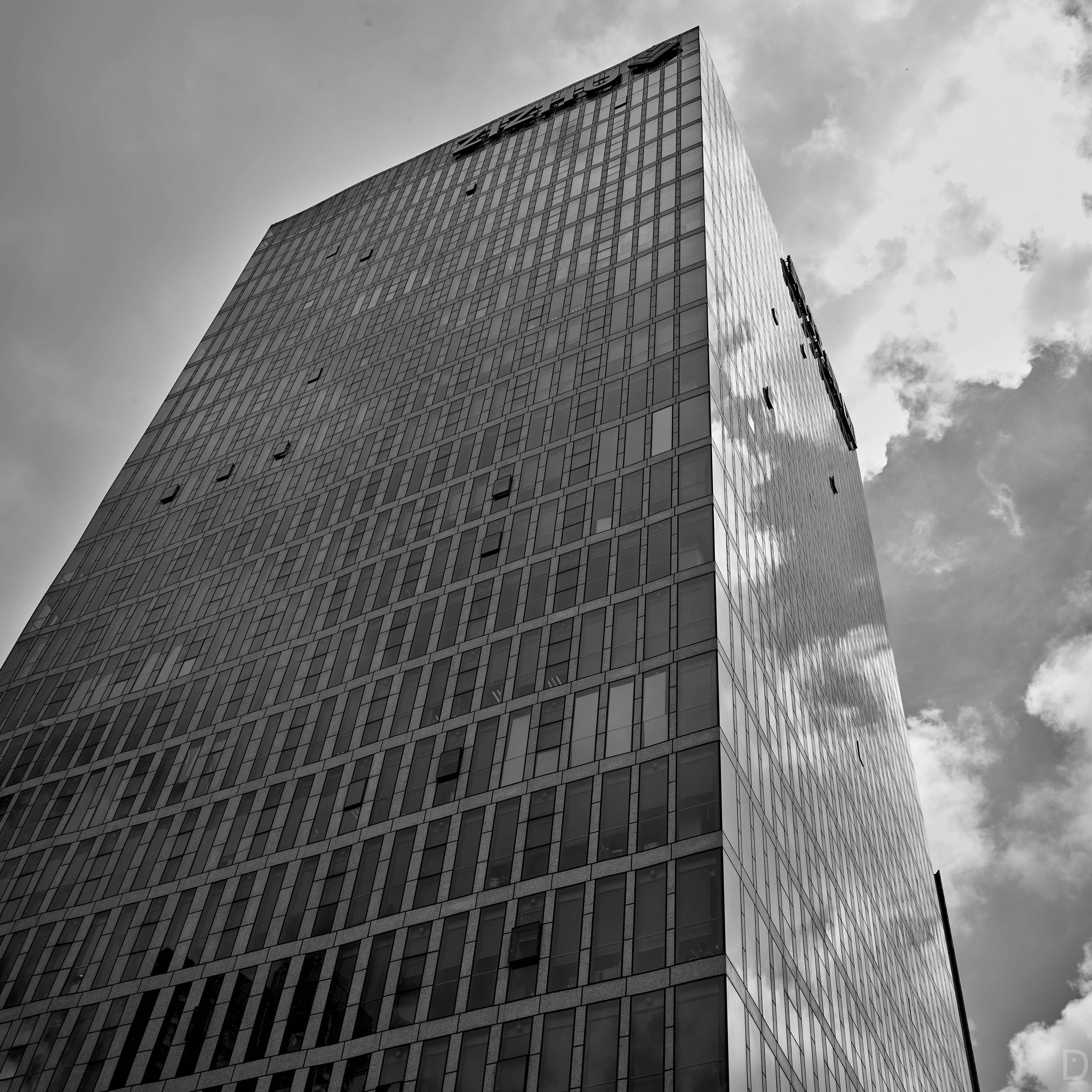100MP - Gallery 1